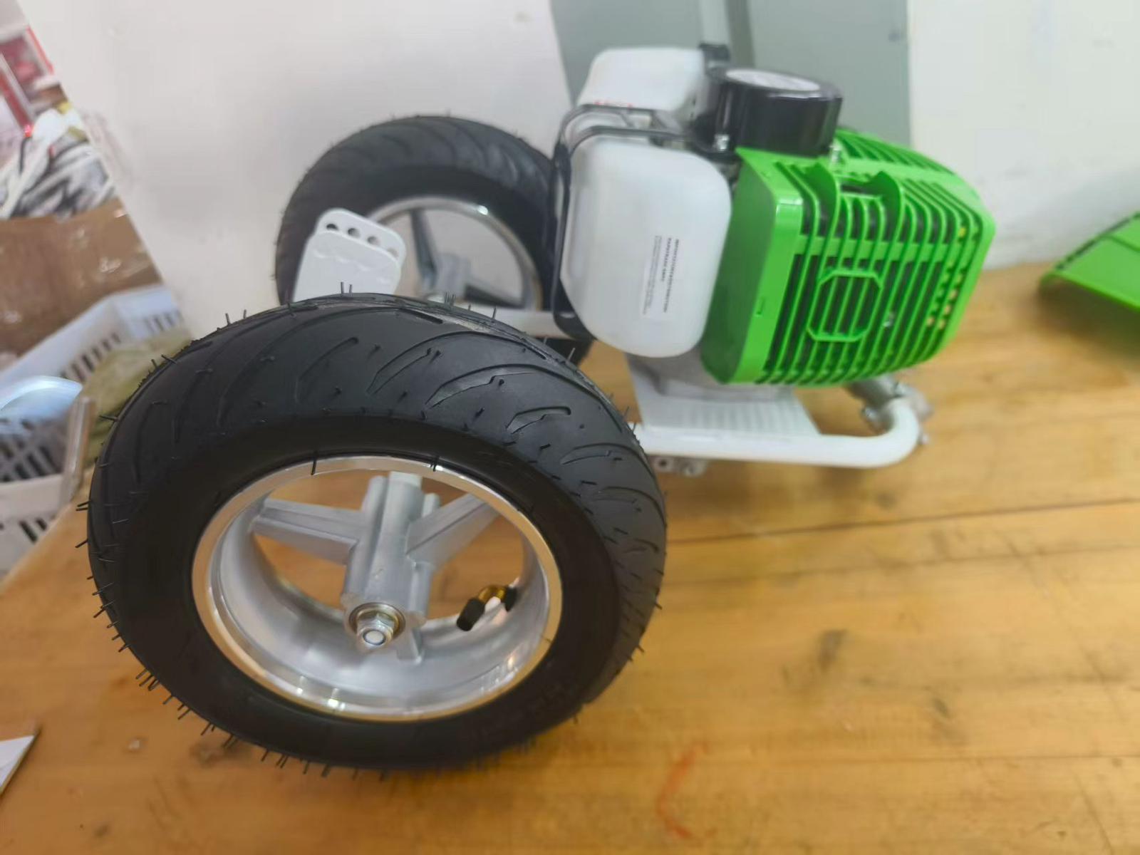 Decespugliatore a Carrozzina 52cc 2 Tempi con Ruote Pneumatiche Tagliaerba
